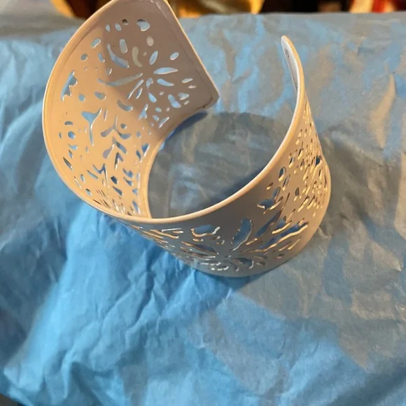 H&M White Cuff Bracelet 3” - Picture 3 of 6